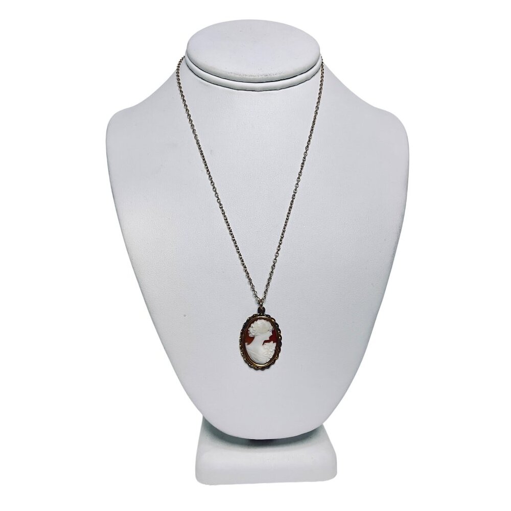 Simmons Gold Tone Cameo Necklace 18"
